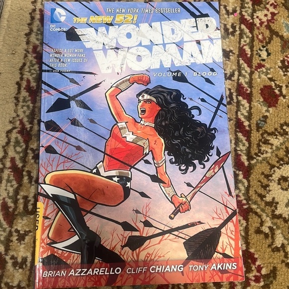 Wonder Woman book - Picture 1 of 2